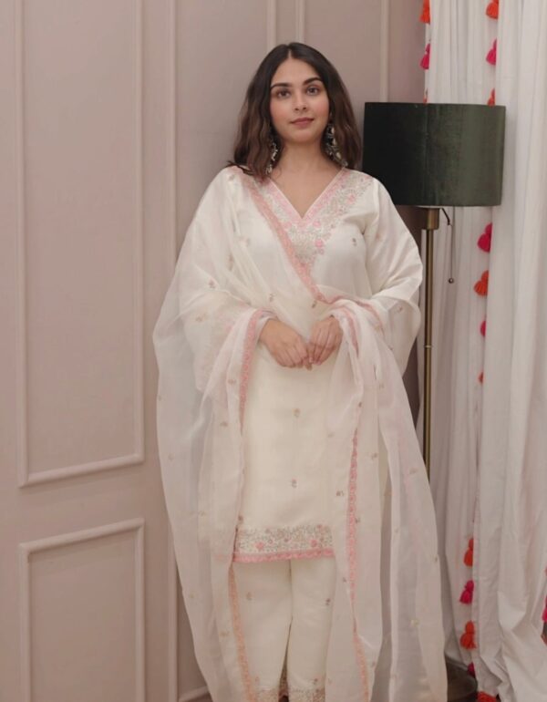 Regal Pearl Chanderi Kurta with Embroidered Blooms