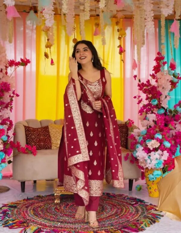 Regal Silk Aura Ensemble