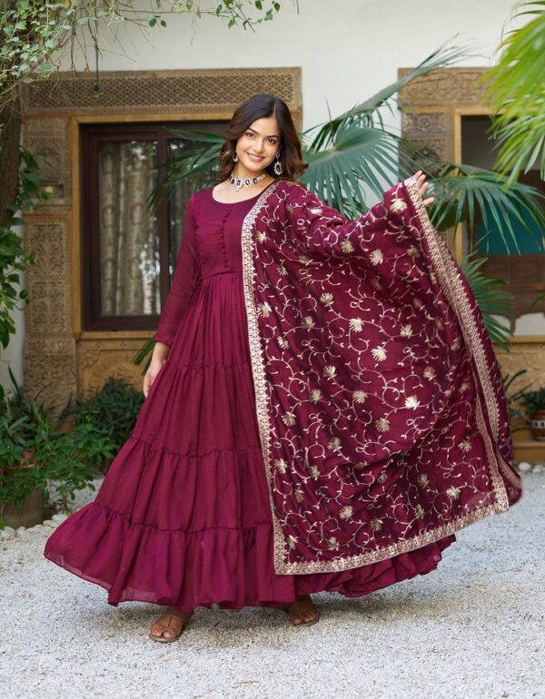 Rang-e-Riwaayat - New Festival Hevy Duptta &  Long Gown