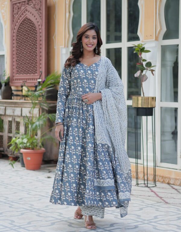 Nivya Twins Aura of Tradition Pure Cotton Gown Success