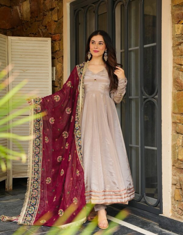 Zarnoor Riwayat Suit Set